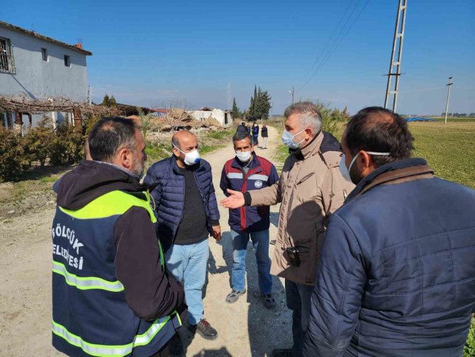 Enkaz Altında Telef Olan Hayvanlar Hastalık Riskine Karşı Gömüldü