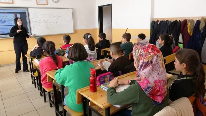 Bitlis’te 419 Depremzede Öğrenci Ders Başı Yaptı