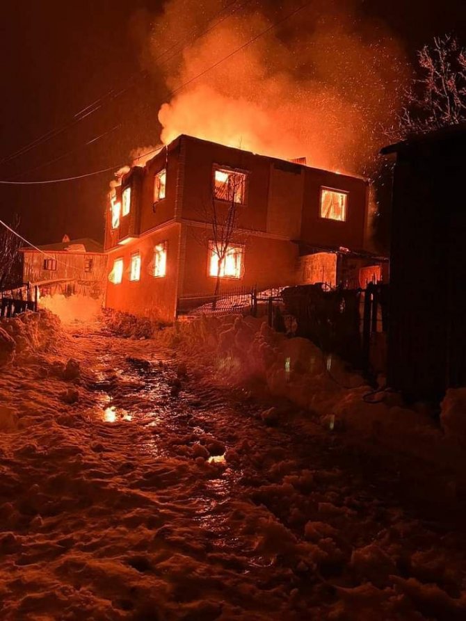 Kastamonu’da İki Katlı Ev Alevlere Teslim Oldu