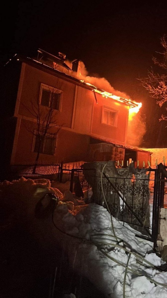 Kastamonu’da İki Katlı Ev Alevlere Teslim Oldu