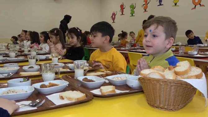 Okul Öncesi Eğitimde "Ücretsiz Yemek" Uygulaması Başladı