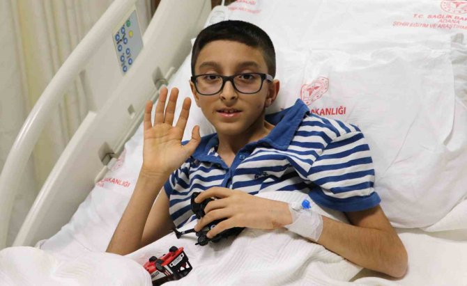 Depremzede Mahmut, Arda Güler İle Görüştü: "Sen İyi Ol, Top Da Oynarız"