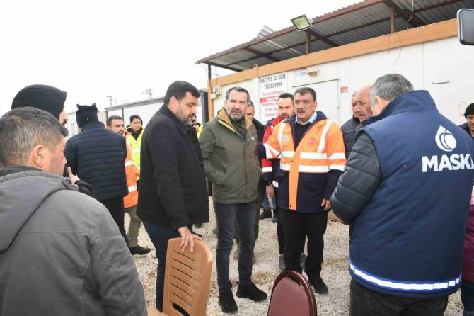 Başkan Gürkan, Doğanşehir’de Depremzedeleri Ziyaret Etti
