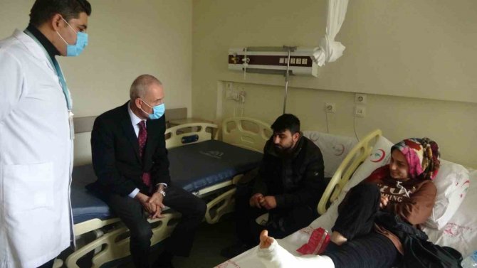 Marmaris Kaymakamı Aksoy Devlet Hastanesinde Tedavi Gören Depremzedeler İle Görüştü