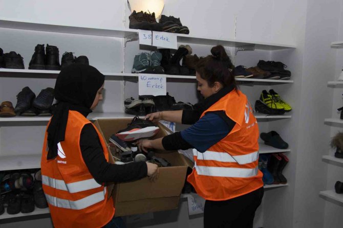 Mersin’de Gönüllüler Depremzedeler İçin Tek Yürek Oldu