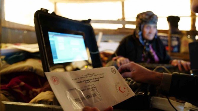 83 Yaşındaki Depremzede Kadının Pasaport Talebi Yerine Getirildi