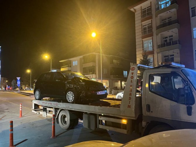 Alkollü Sürücü Park Halindeki Araca Çarptı, Kaçarken Yakalandı