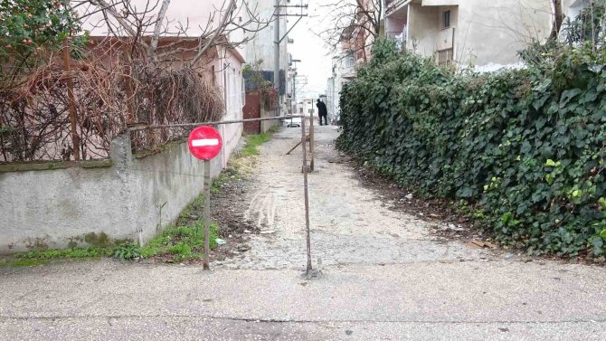 Sokağın Girişi Var Çıkışı Yok Giren Geri Çıkıyor