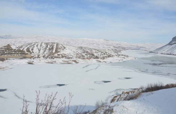 Tercan Baraj Gölü Dondu