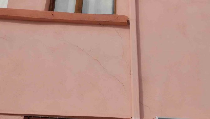 Aksaray’da Depremde Hasar Gören 3 Okul Mühürlendi