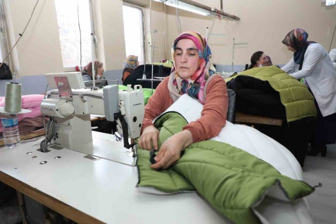 Ağrı’da Üretilen Uyku Tulumları Depremzedeleri Isıtacak