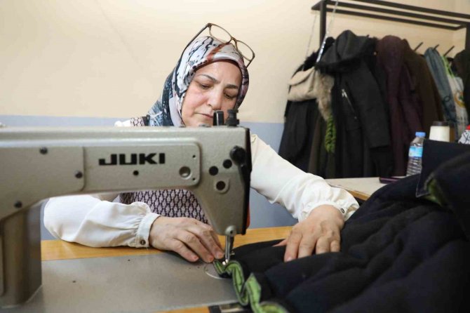 Ağrı’da Üretilen Uyku Tulumları Depremzedeleri Isıtacak