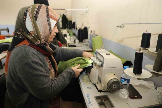 Ağrı’da Üretilen Uyku Tulumları Depremzedeleri Isıtacak