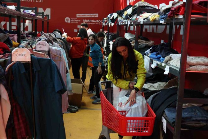 Cam Piramit Afet Yardım Merkezi Yaraları Sarmaya Devam Ediyor