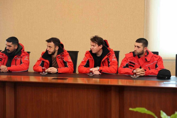 Başkan İ̇lgezdi, Deprem Bölgesine Giden Atak Ekibini Makamında Ağırladı