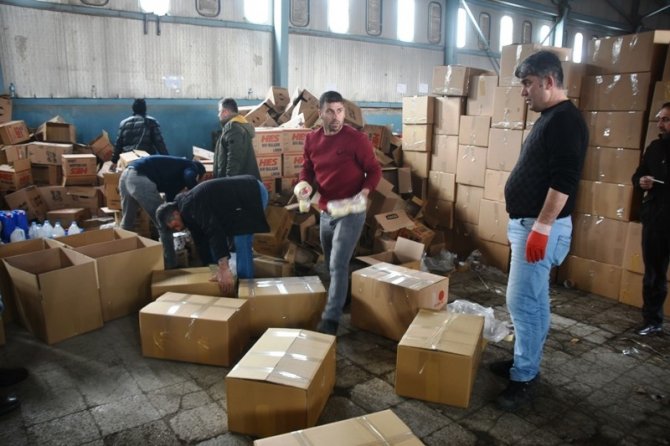 Bitlis’ten Deprem Bölgelerine 120 Tır Yardım Gönderildi