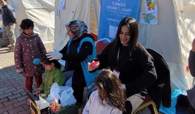 Eskişehir İ̇l Müftülüğü Din Görevlilerinin Çadır Kentlerdeki Destek Çalışmaları Sürüyor