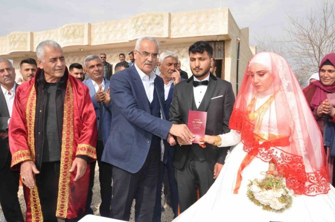 Mardin’de Aşiret Düğünü Deprem Nedeniyle Eğlencesiz Yapıldı
