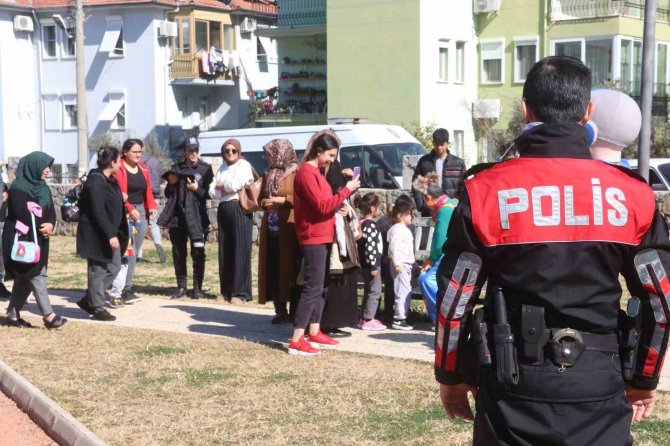 Fethiye Emniyeti Depremzede Çocuklar İçin Eğlence Düzenledi