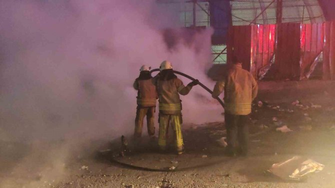 Sultangazi’de Satmak İçin Yaktığı Kablolar Alev Topuna Döndü