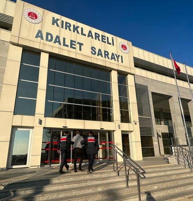 İ̇stanbul’da Kasten Öldürme Suçundan Aranan Şüpheli Sahte Kimlikle Yakalandı