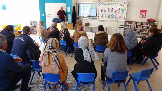 Öğretmen Ve Veliler Deprem Konusunda Bilgilendirildi