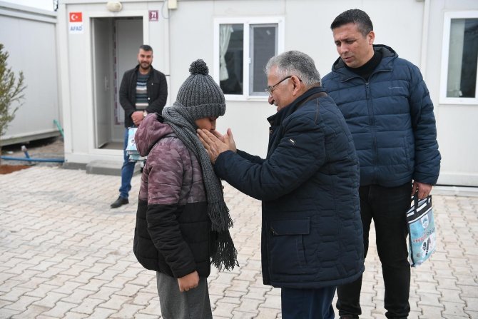 Kaymek’in Kışlık Örgüleri Depremzedeleri Isıtıyor