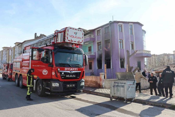 Sobayı Benzinle Tutuşturunca Evi Yaktılar: 2 Yaralı