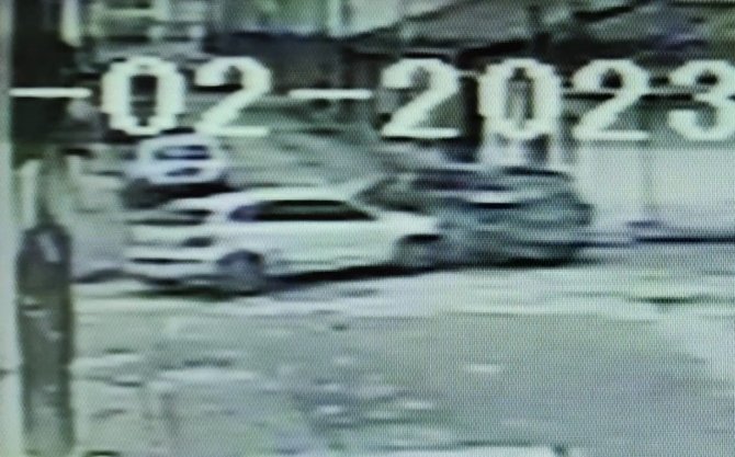 Bursa’da Otomobillerin Kazası Kamerada; 3 Yaralı