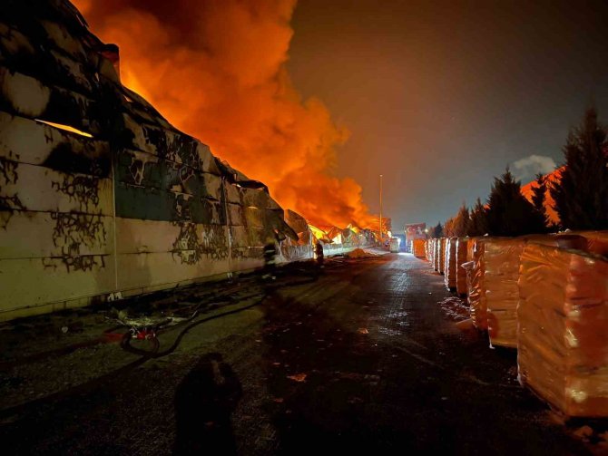 Konya’da Plastik Fabrikasında Yangın