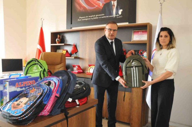 Akşehir Belediyesinden Depremzede Öğrencilere Kırtasiye Yardımı