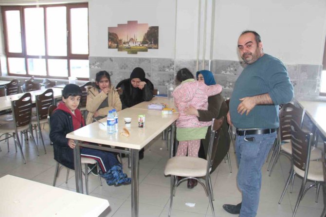 Konya’da Yurtlara Yerleşen Depremzedeler Yaşadıklarını Anlattı