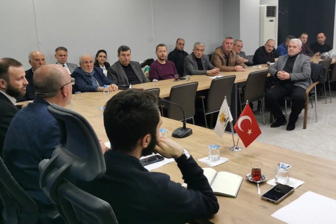 Kütahya Ak Parti’de Deprem Felaketinde Yapılan Faaliyetler Masaya Yatırıldı