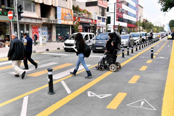 İ̇stiklal Caddesinin 1. Etabı Trafiğe Açıldı