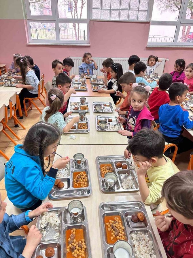 Okul Öncesi Öğrencilere 5 Gün Ücretsiz Yemek Uygulaması Başladı