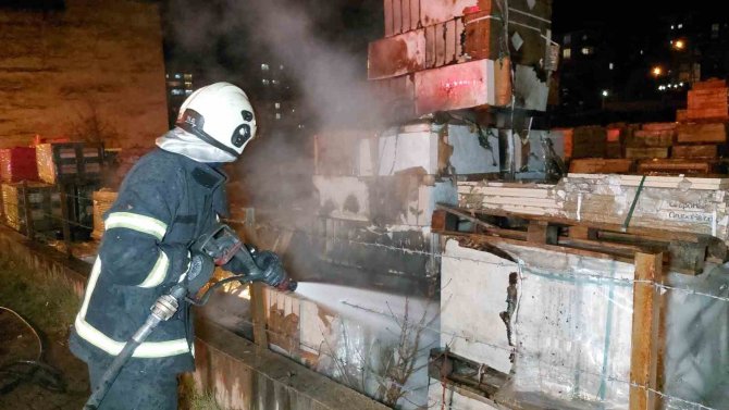 Samsun’da İnşaat Malzemesi Satan İşyerinde Yangın Çıktı