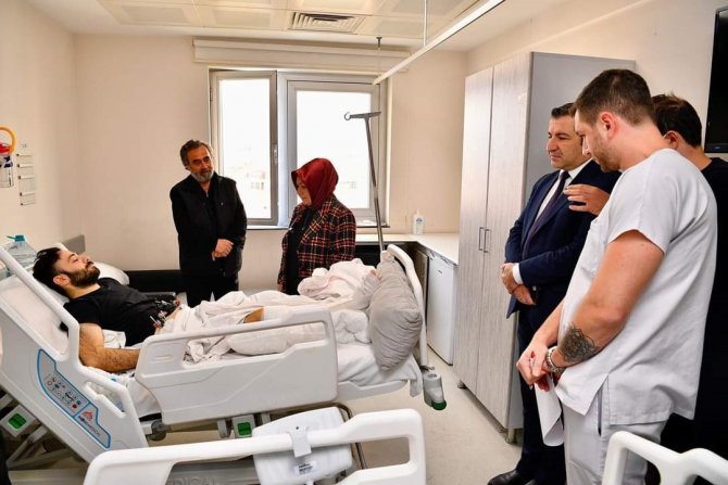 Sancaktepe Belediye Başkanı Şeyma Döğücü’den Hastandeki Depremzedelere Ziyaret