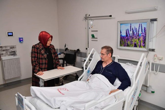 Sancaktepe Belediye Başkanı Şeyma Döğücü’den Hastandeki Depremzedelere Ziyaret