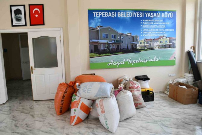 Tepebaşı’ndan Deprem Bölgesindeki Çiftçilere Yem Desteği