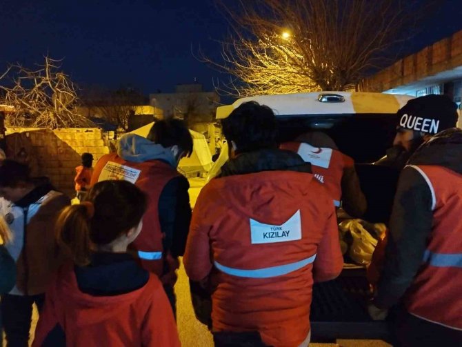 Türk Kızılay Diyadin Şubesi’nden Deprem Bölgesine Yardım