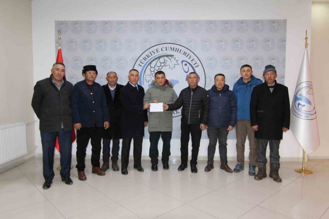 Van’daki Kırgız Türklerinden Deprem Bölgesine 340 Bin Tl Yardım