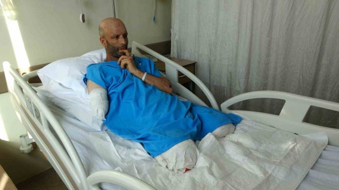 Enkaz Altında 3 Gün Kaldı, İş Makinesi Çalışırken Tesadüfen Bulundu