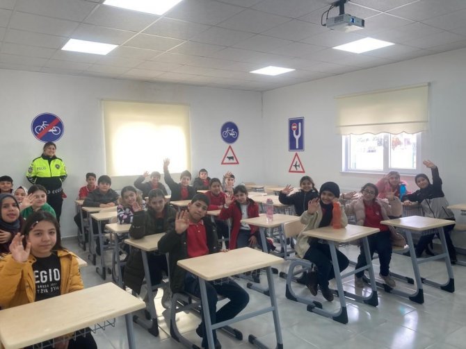 Minik Öğrencilere Uygulamalı Trafik Eğitimi