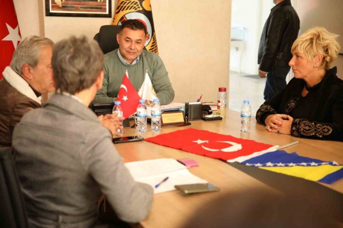 Alanya’daki Boşnaklardan Deprem Bölgesine Konteyner Desteği