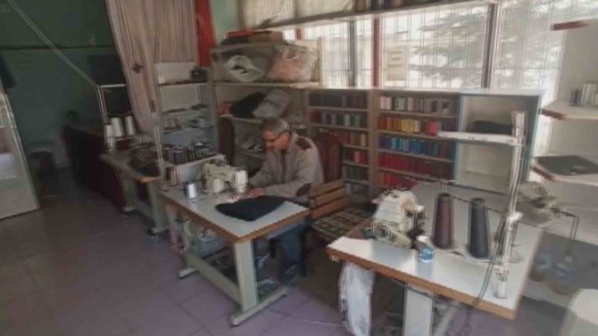 Ankaralı Terzi Depremzedeler İçin Ücretsiz Hizmet Veriyor
