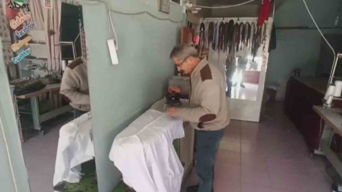 Ankaralı Terzi Depremzedeler İçin Ücretsiz Hizmet Veriyor