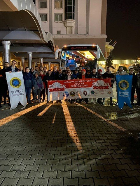 Akademisyenler Gönüllü Oldu, 13 Bin Kişiye Yemek Dağıttı