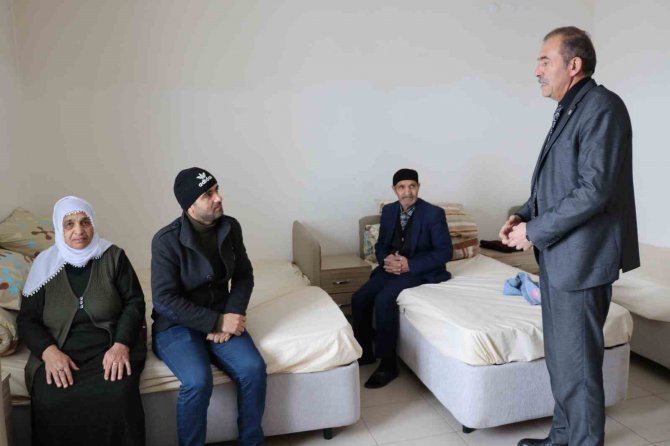 Depremzedeler Korku Dolu Anı Anlattı: "Yer Yarıldı, İçine Düştük Sandım"