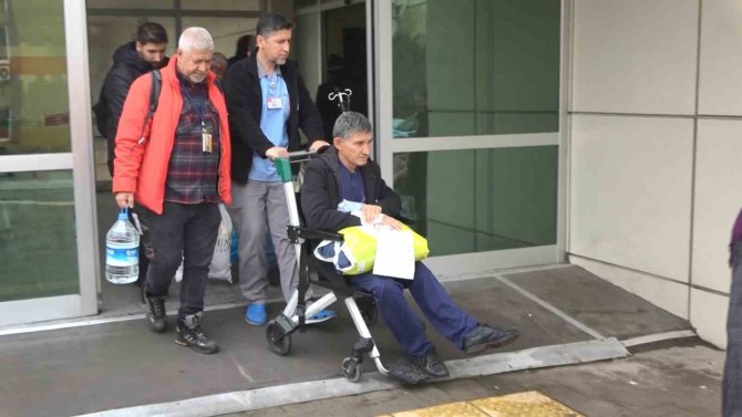 Depremzede Yaşlı Çift, Gazeteciler Ve Hayırseverler Tarafından Eve Yerleştirildi