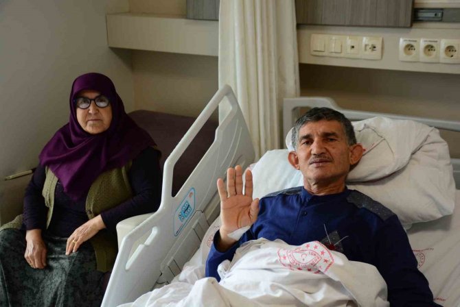 Depremzede Yaşlı Çift, Gazeteciler Ve Hayırseverler Tarafından Eve Yerleştirildi